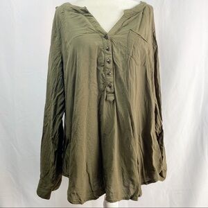 Torrid Blouse Tunic Roll Tab Sleeves Green Hi lo
